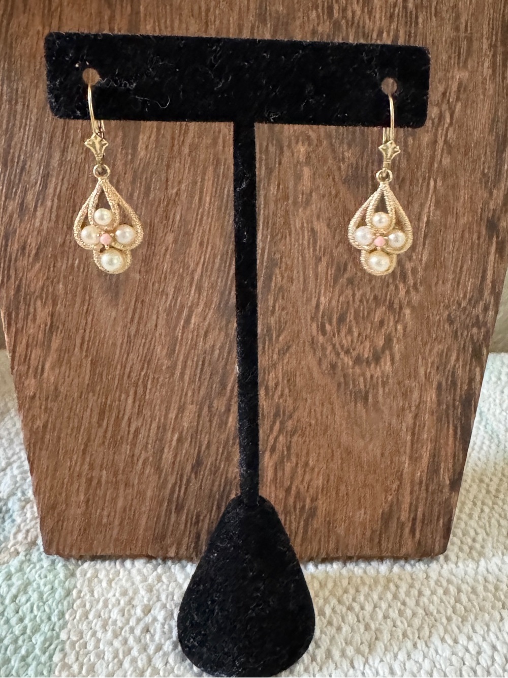 Vintage Avon Gold-Tone Pearl and Pink Accent Earrings